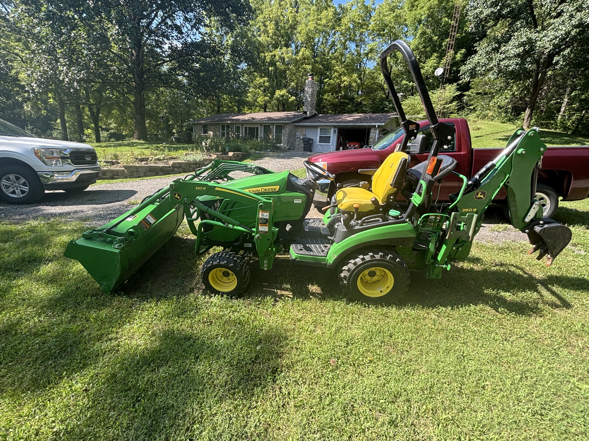 Used 2023 John Deere 1025R Compact Utility Tractors at Koenig Equipment in Knightstown, IN - PhotoXL4