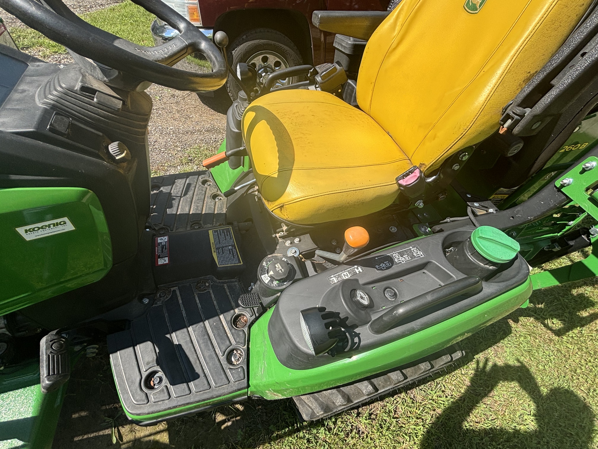 Used 2023 John Deere 1025R Compact Utility Tractors at Koenig Equipment in Knightstown, IN - PhotoXL8