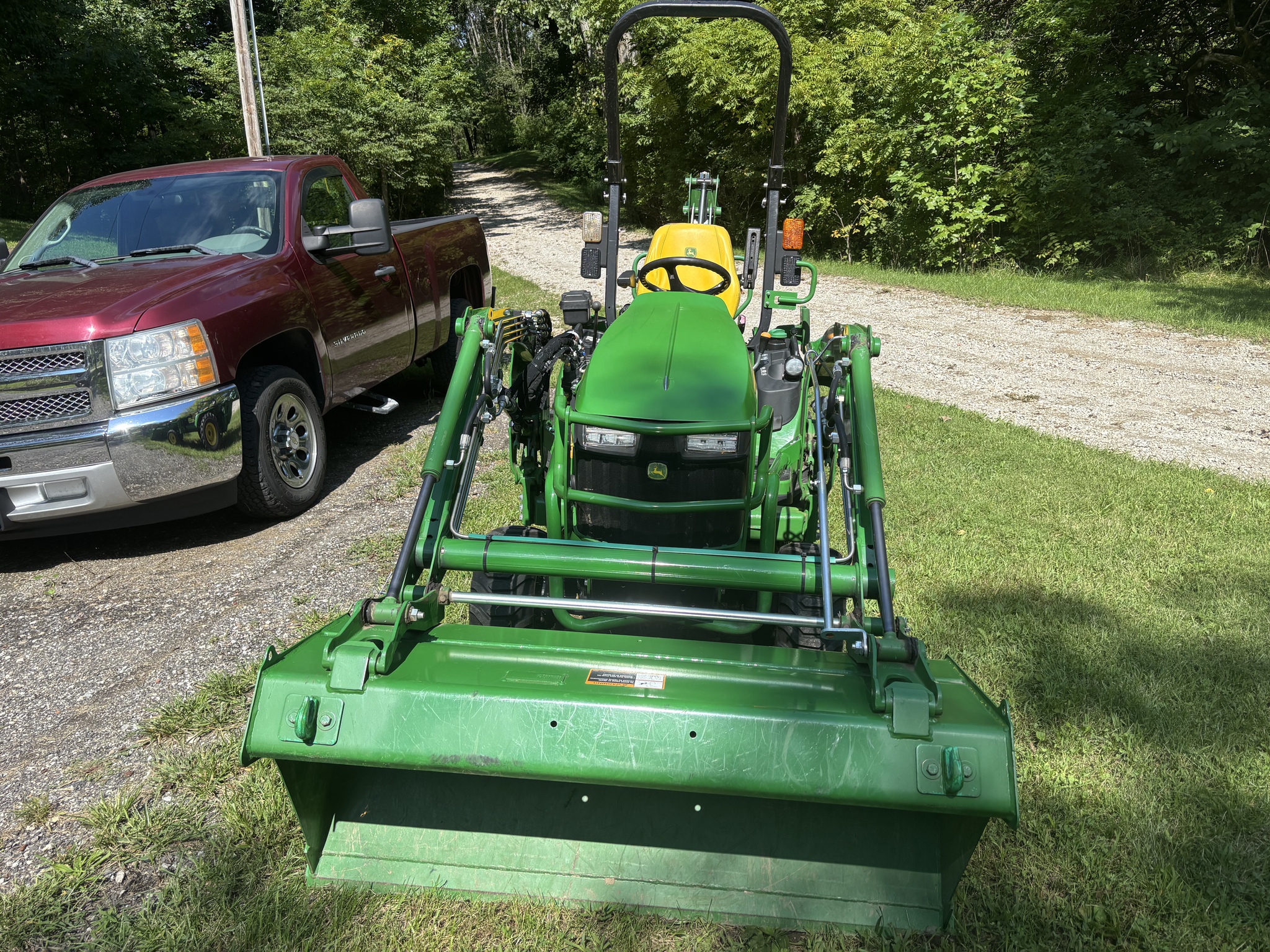 Used 2023 John Deere 1025R Compact Utility Tractors at Koenig Equipment in Knightstown, IN - PhotoXL7