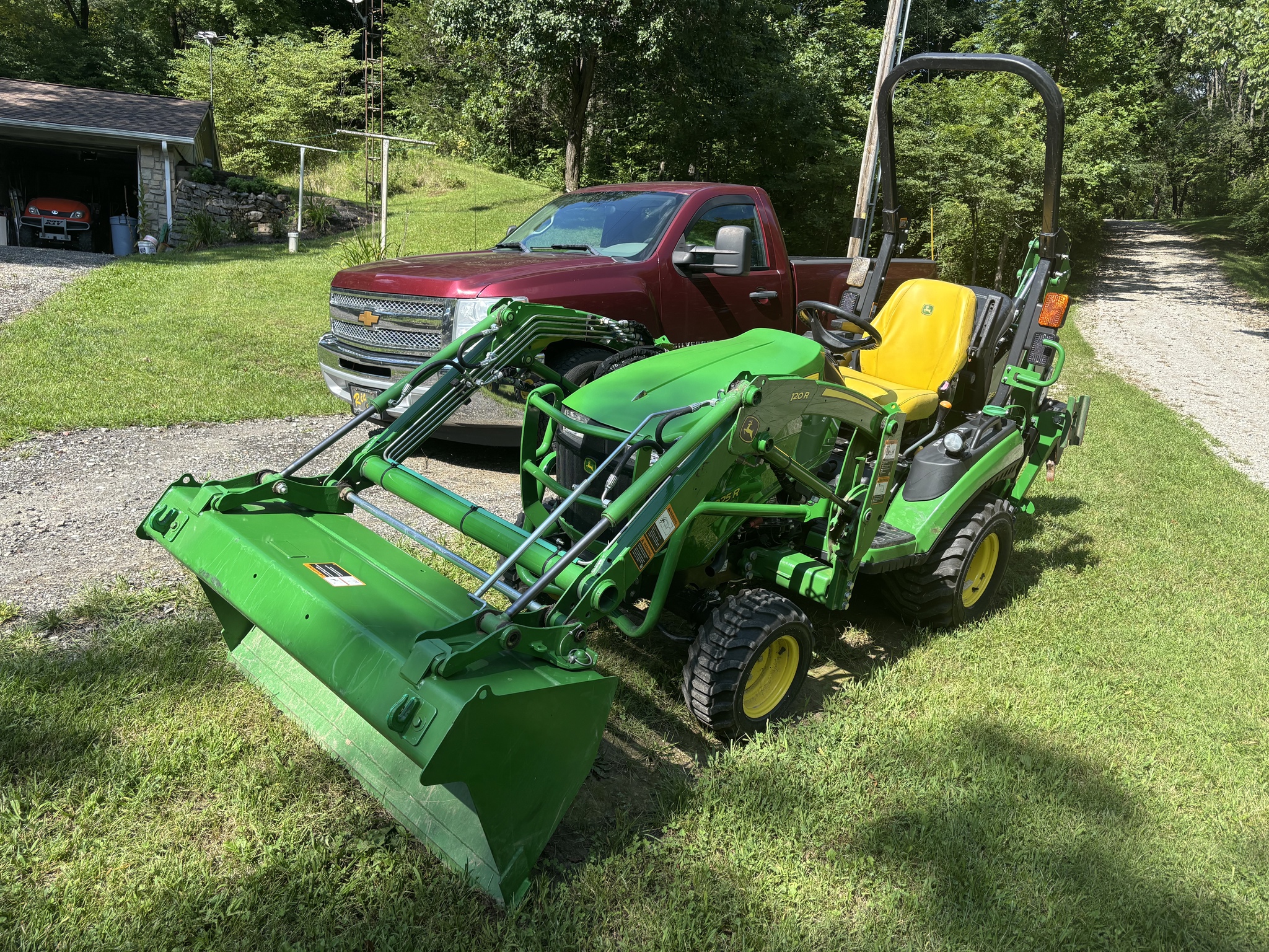 Used 2023 John Deere 1025R Compact Utility Tractors at Koenig Equipment in Knightstown, IN - PhotoXL1