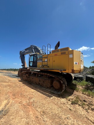 2017 John Deere 670G LC