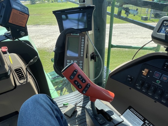 Used 2000 John Deere 4700 Self Propelled Sprayers at Horizon Ag & Turf in Warburg, AB - Photo10