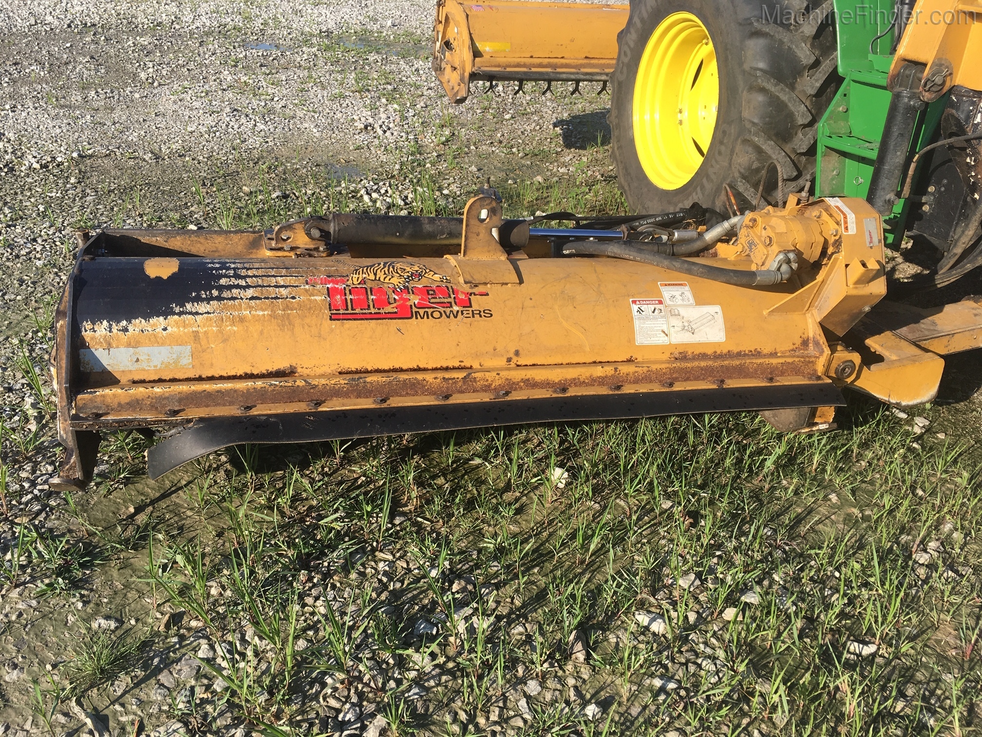 2014 John Deere 6105M Image 9