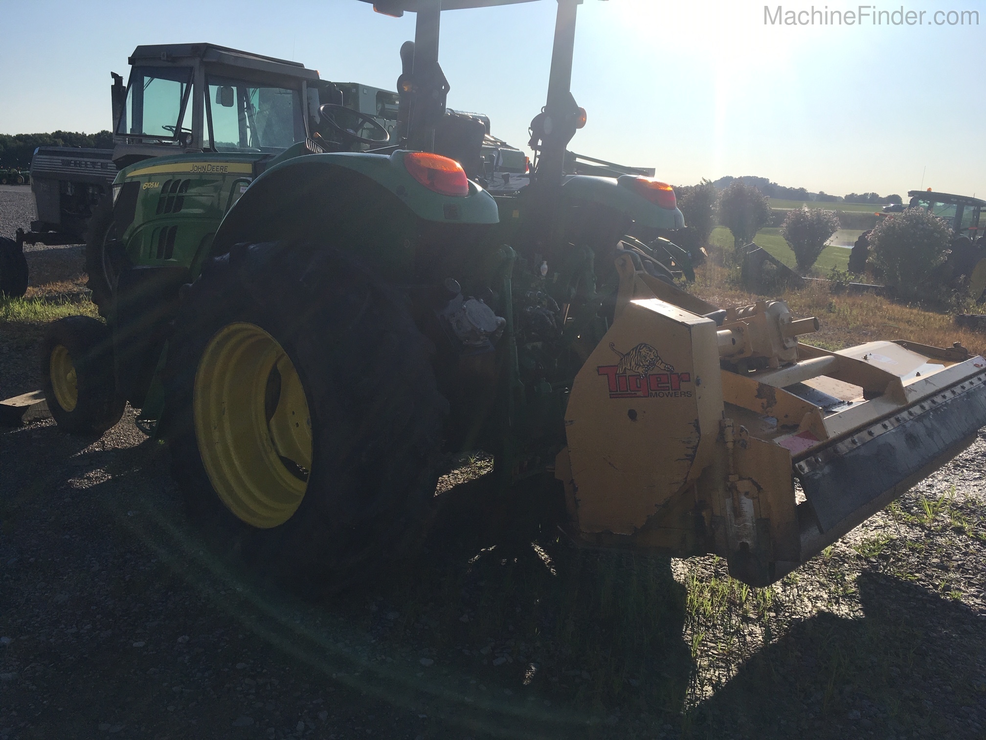 2014 John Deere 6105M Image 6