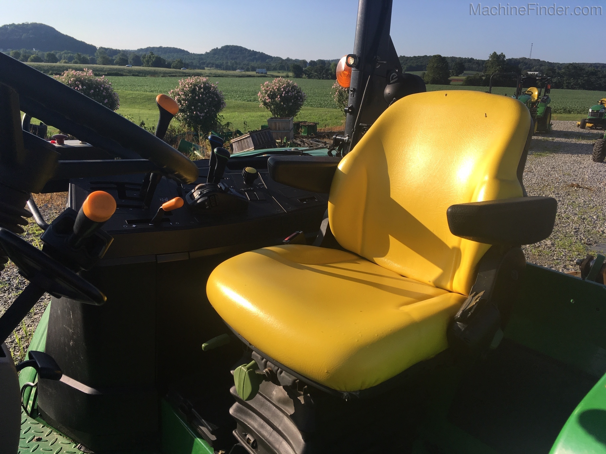 2014 John Deere 6105M Image 3