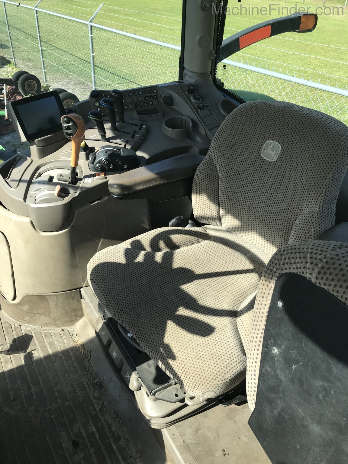 2013 John Deere 6190R Image 10