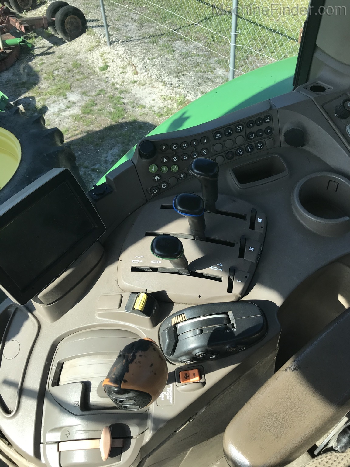 2013 John Deere 6190R Image 11