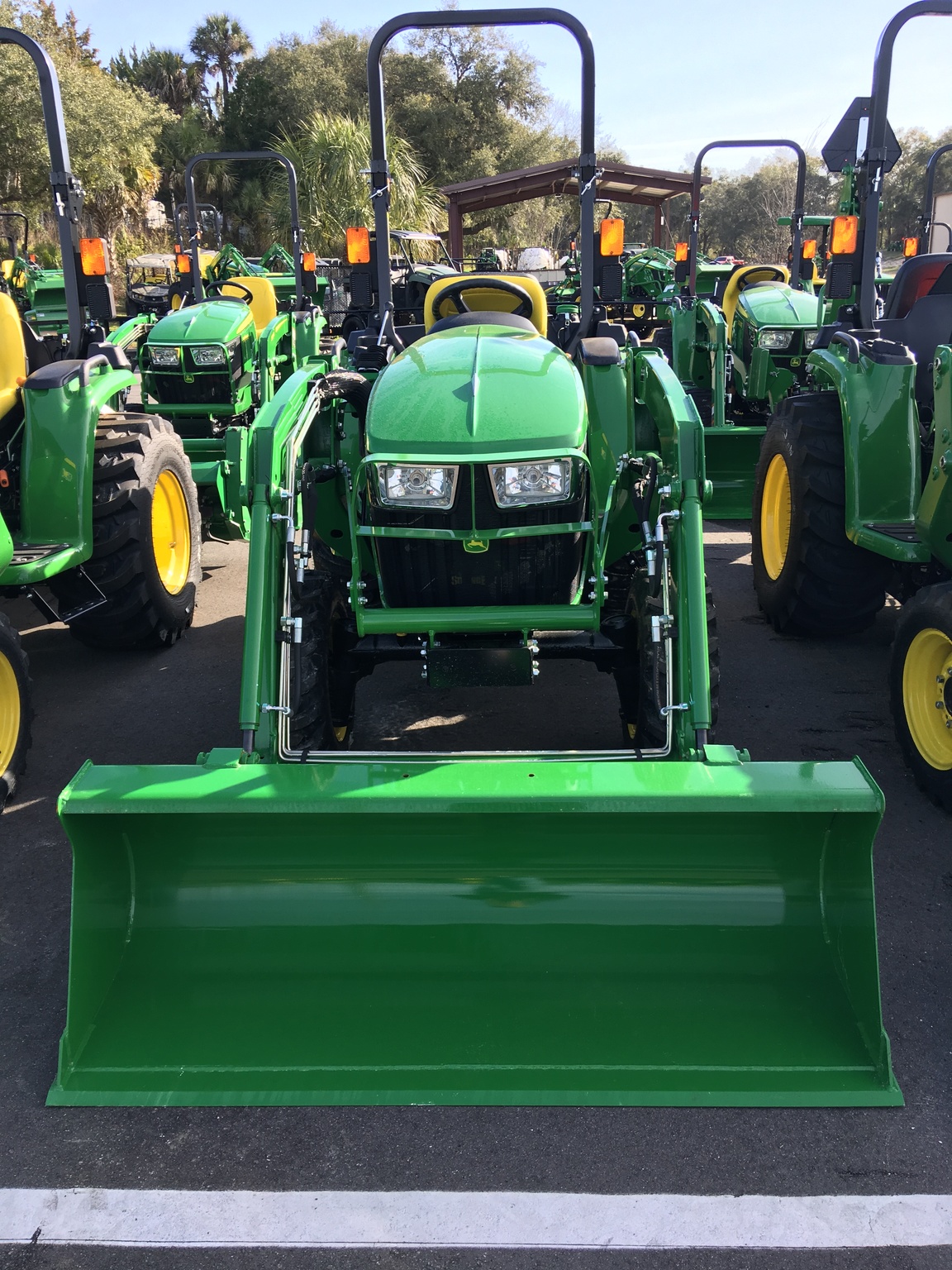2023 John Deere 3032E Image 2