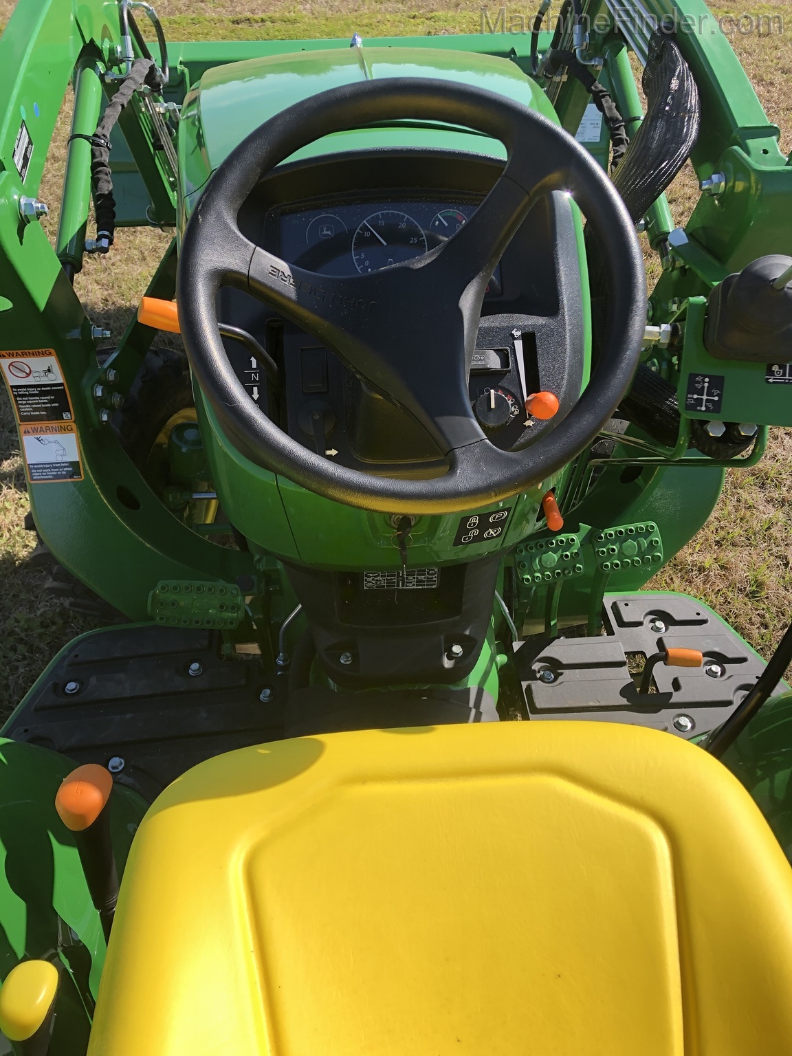 2020 John Deere 3025D Image 8