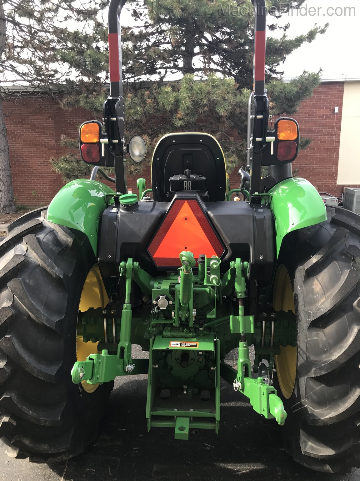 2018 John Deere 5065E Image 6