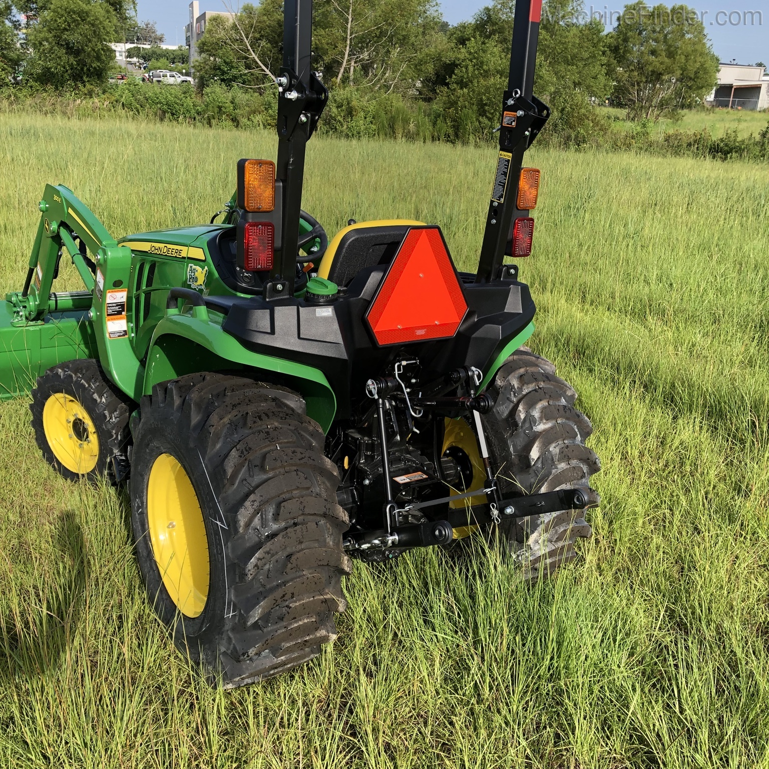 2020 John Deere 3025E Image 4