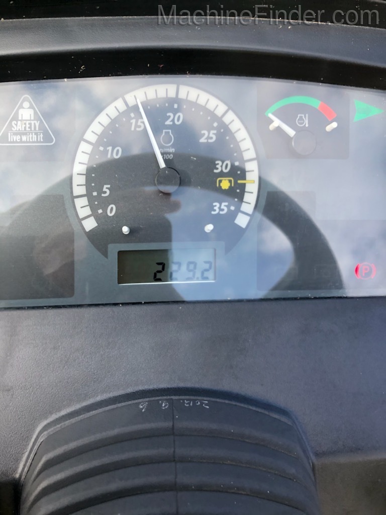 2014 John Deere 1025R Image 4