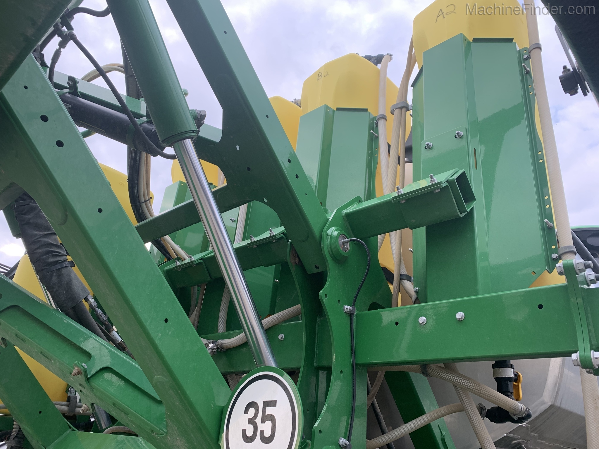 2019 John Deere R4045 Image 7
