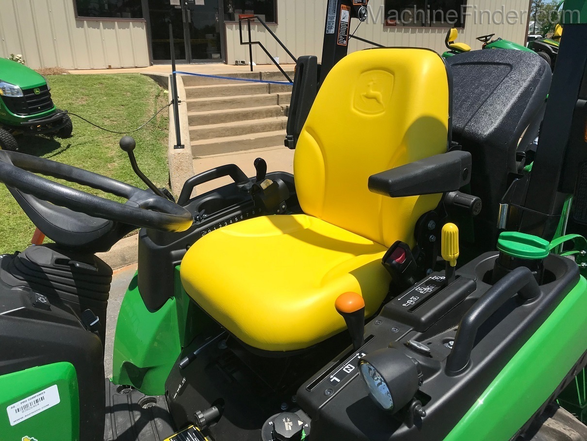 2020 John Deere 2025R Image 7