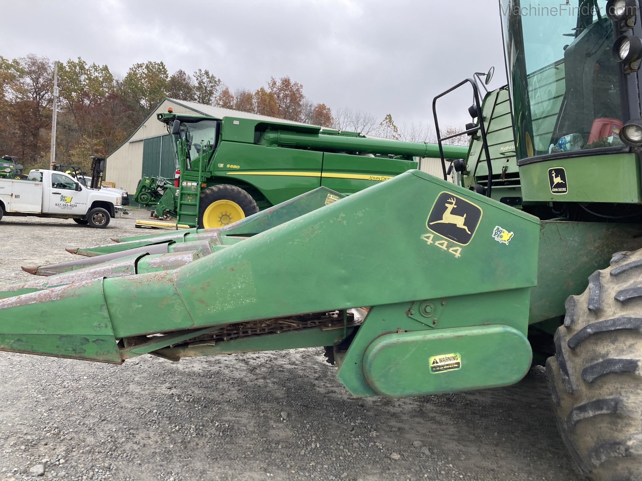 John Deere 444 Image 1