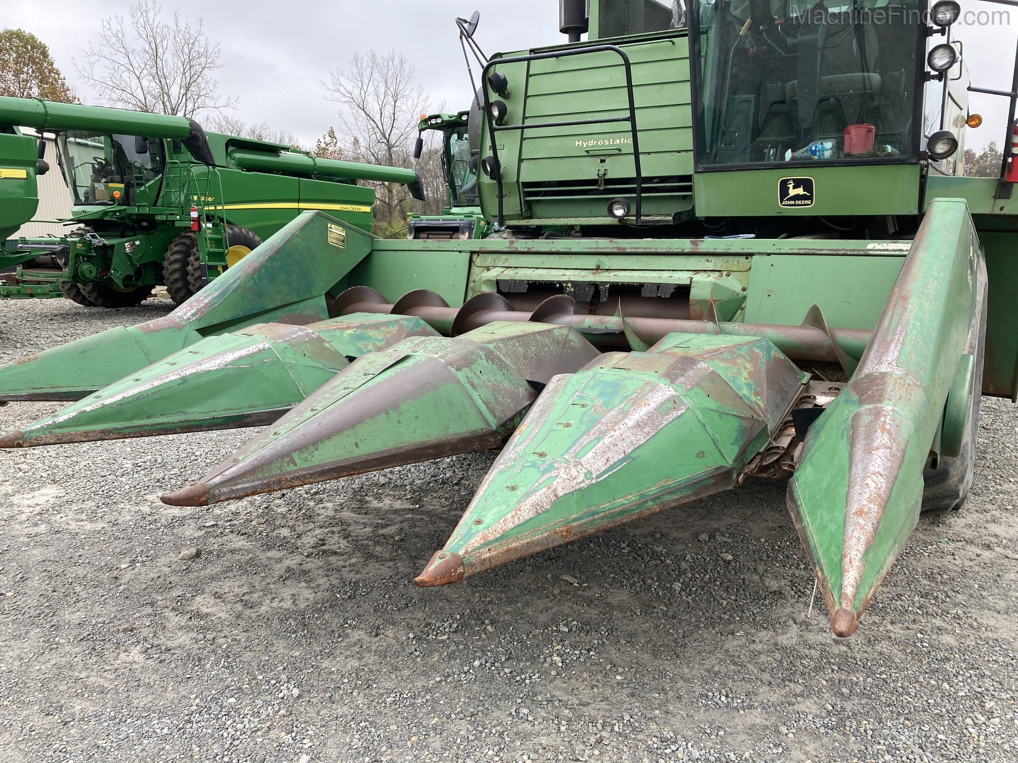 John Deere 444 Image 2