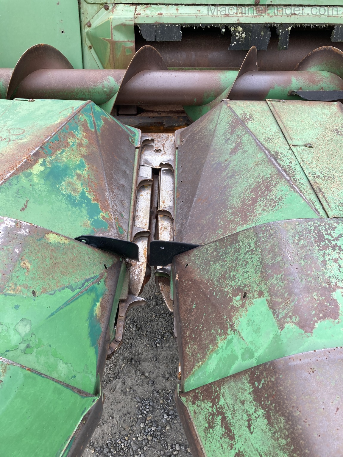 John Deere 444 Image 4