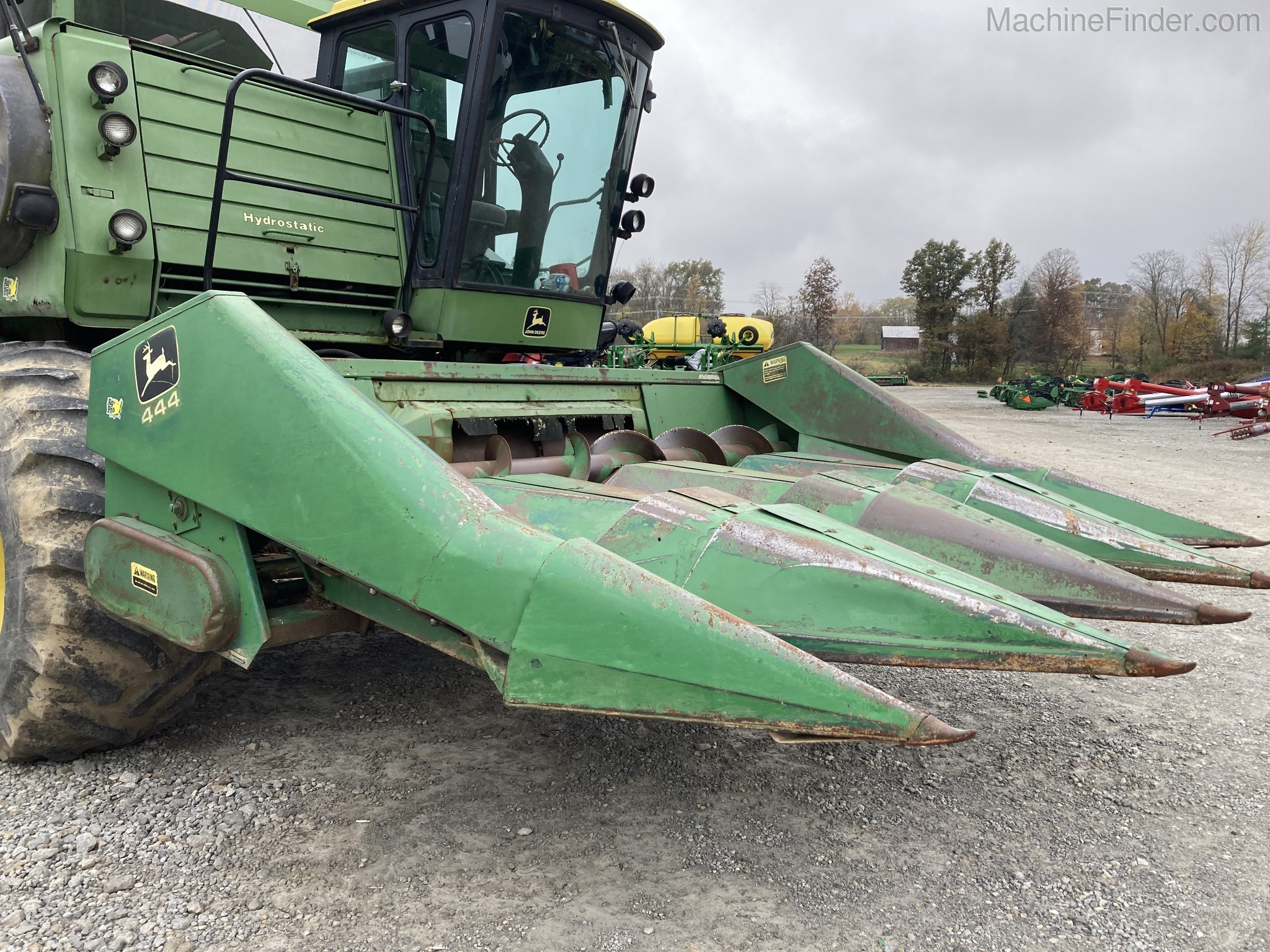 John Deere 444 Image 3