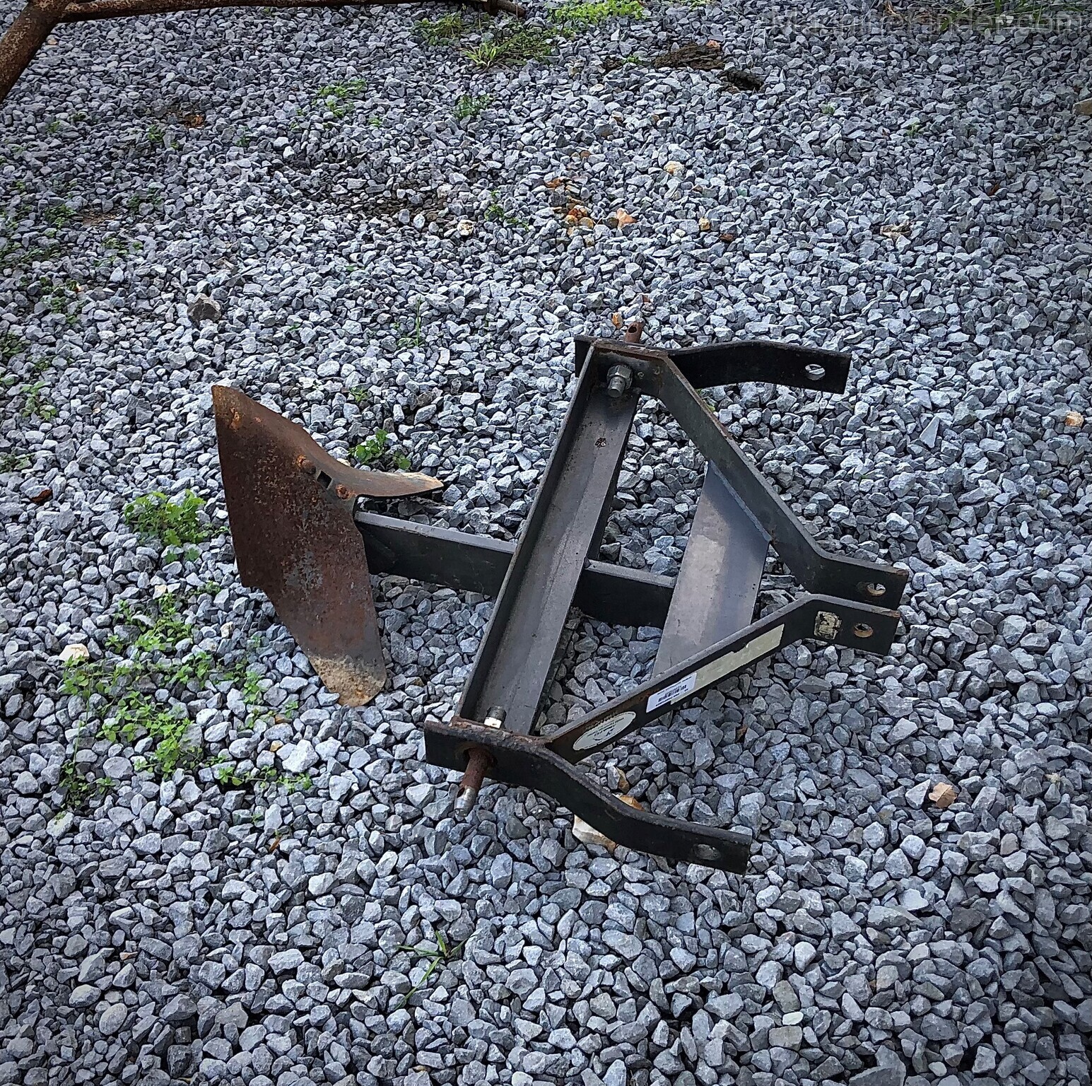 UNKNOWN MIDDLE BUSTER Image 1