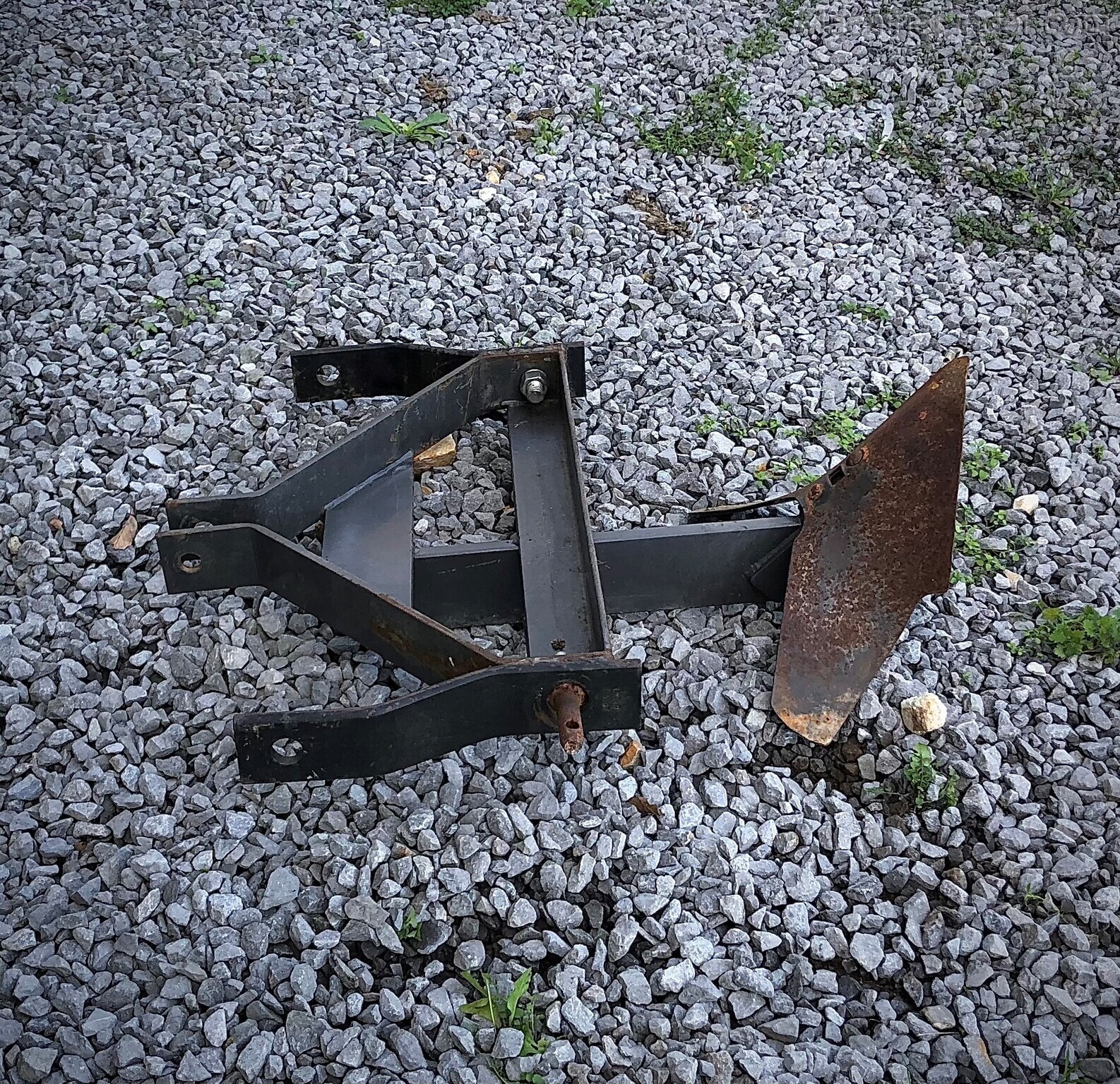 UNKNOWN MIDDLE BUSTER Image 4