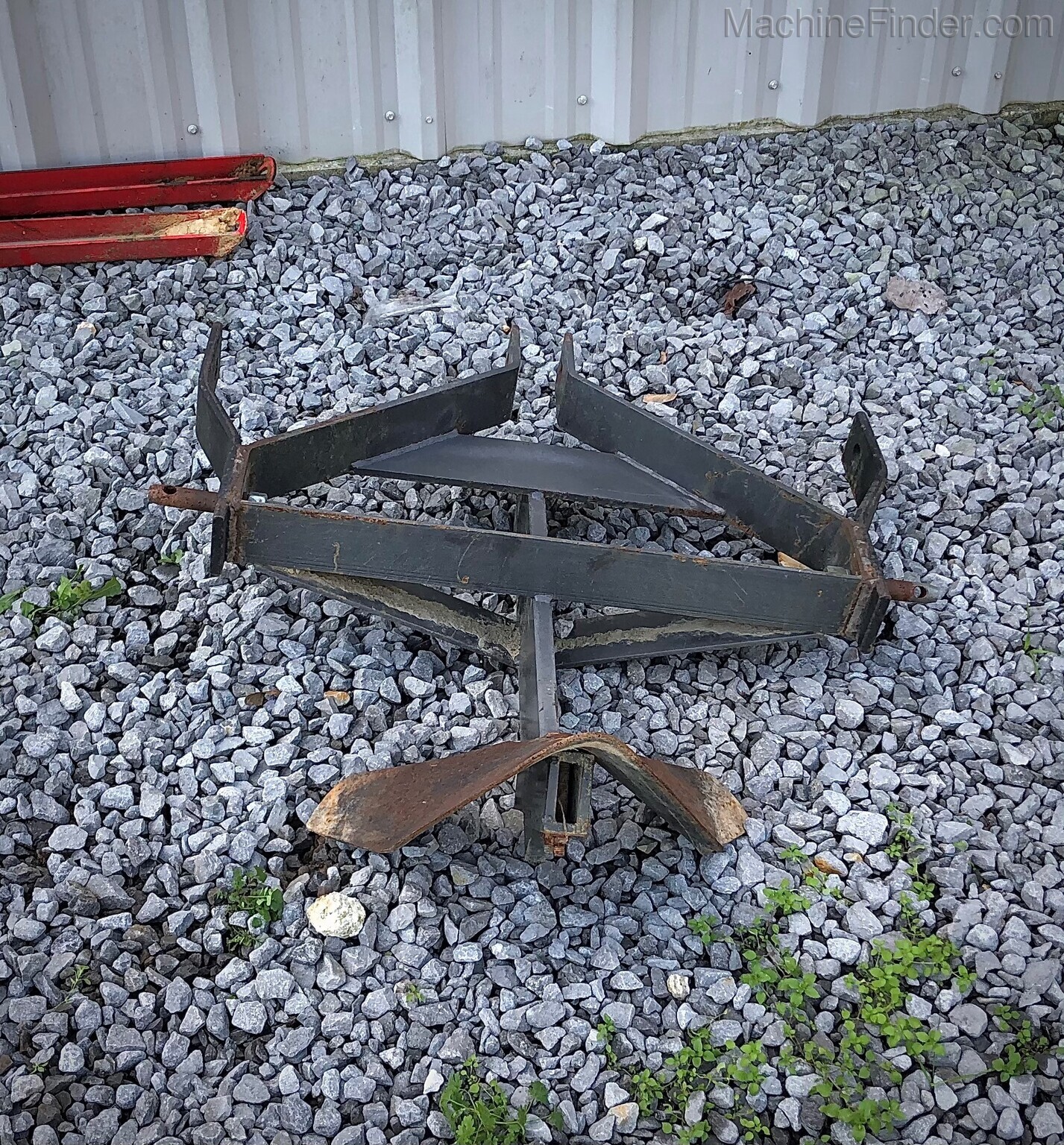 UNKNOWN MIDDLE BUSTER Image 2