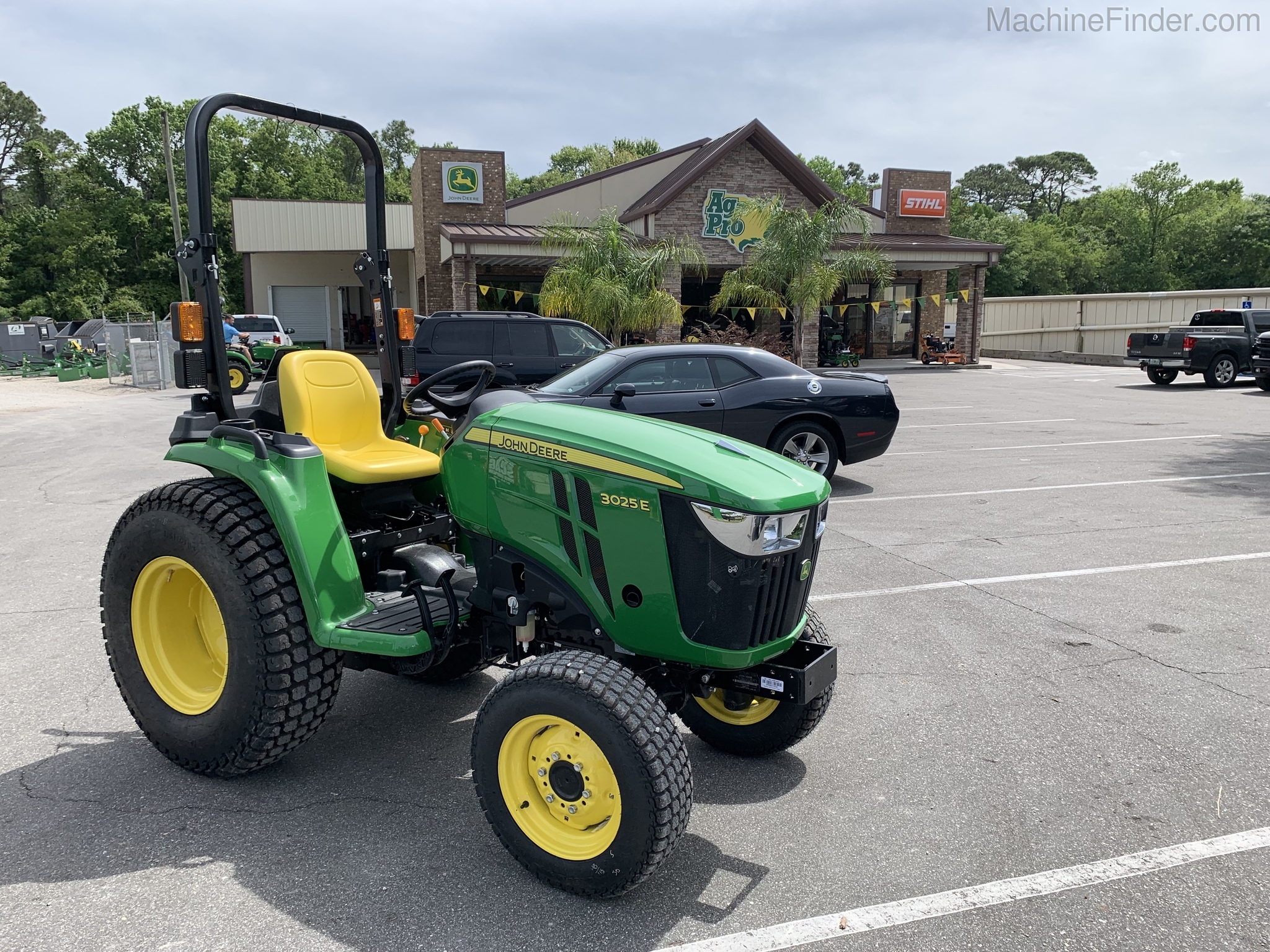 2020 John Deere 3025E Image 3