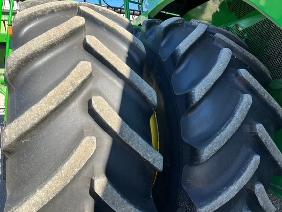 2017 John Deere S680 thumbnail 6
