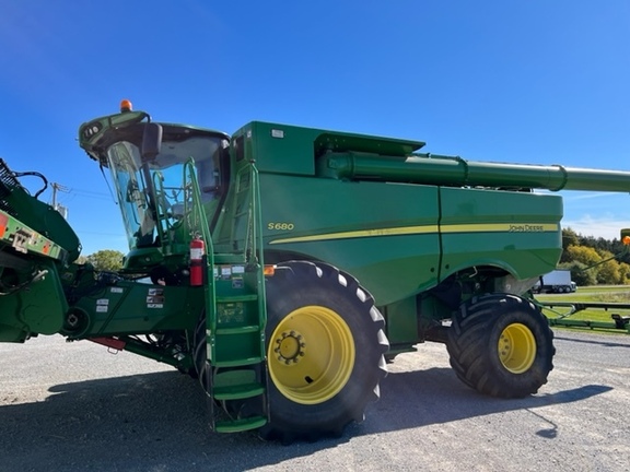 2017 John Deere S680 thumbnail 3