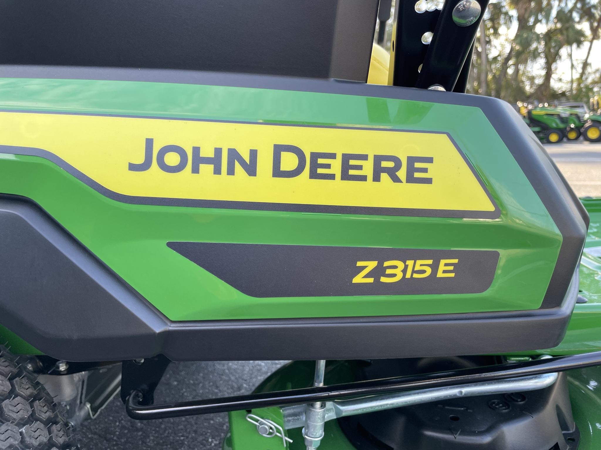 2023 John Deere Z315E Image 6