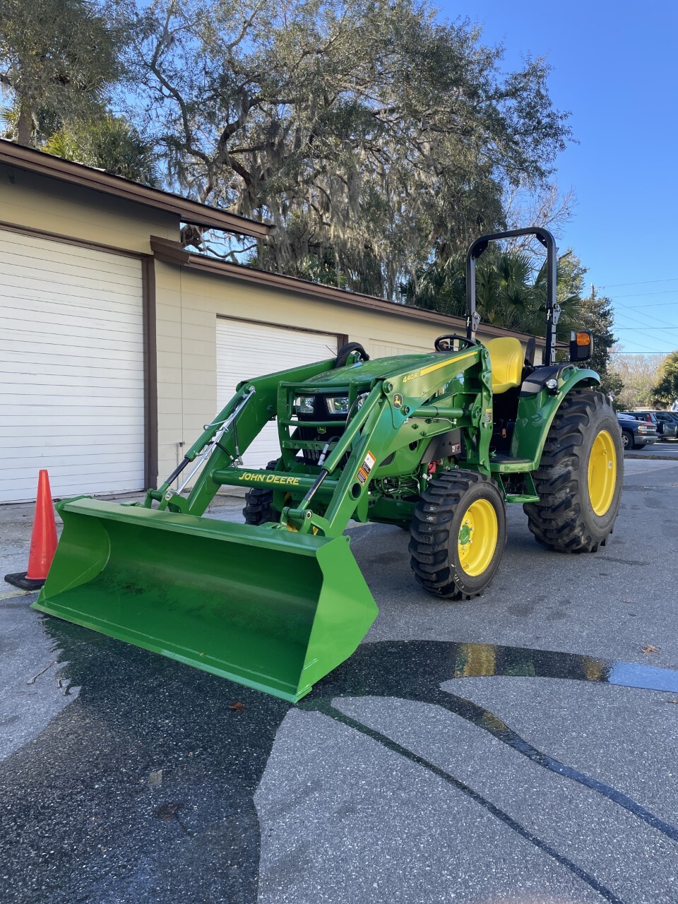 2023 John Deere 4052R Image 2