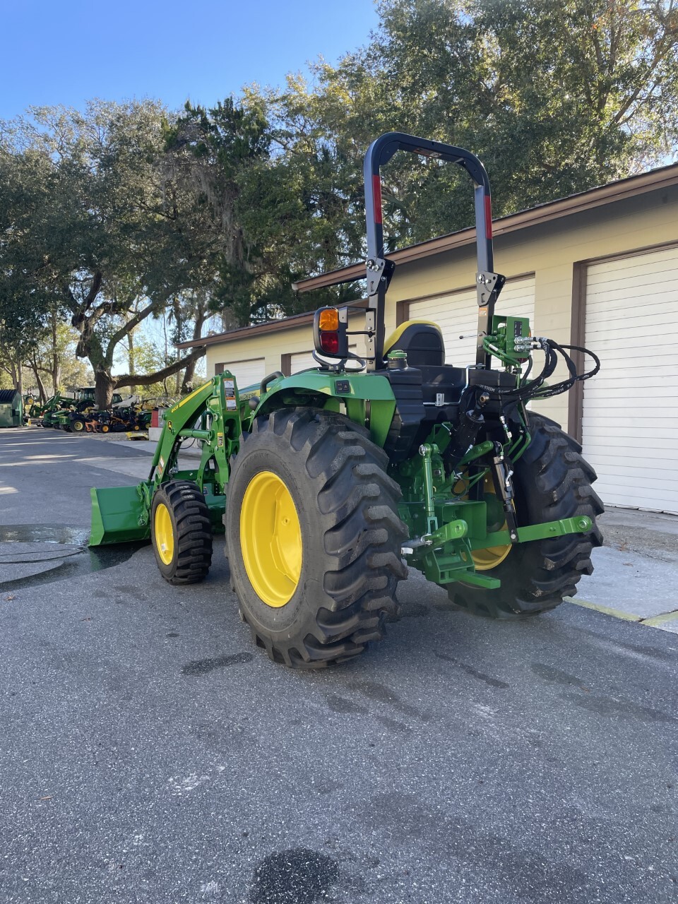2023 John Deere 4052R Image 3