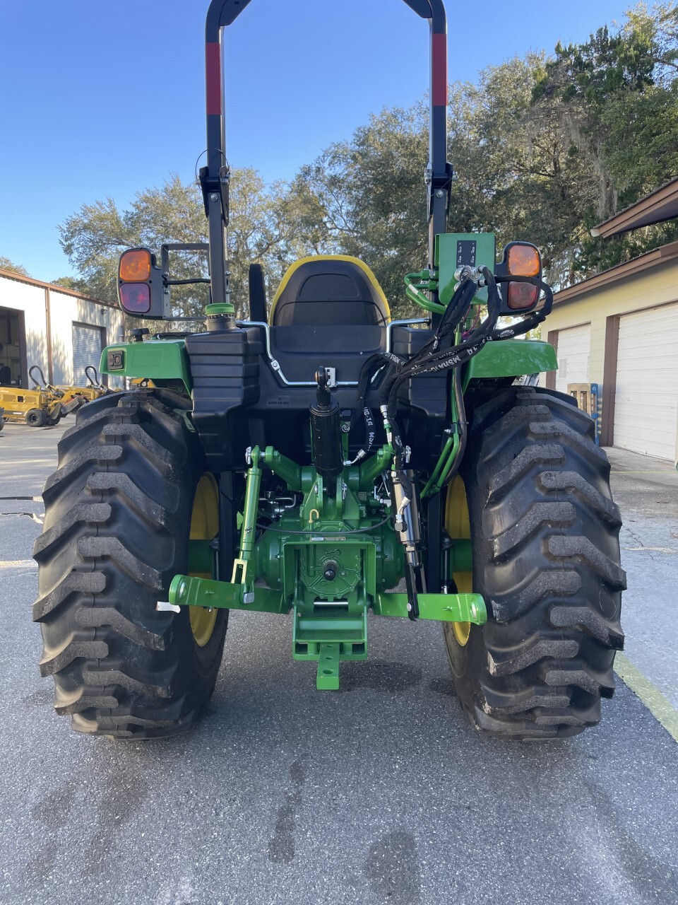 2023 John Deere 4052R Image 4