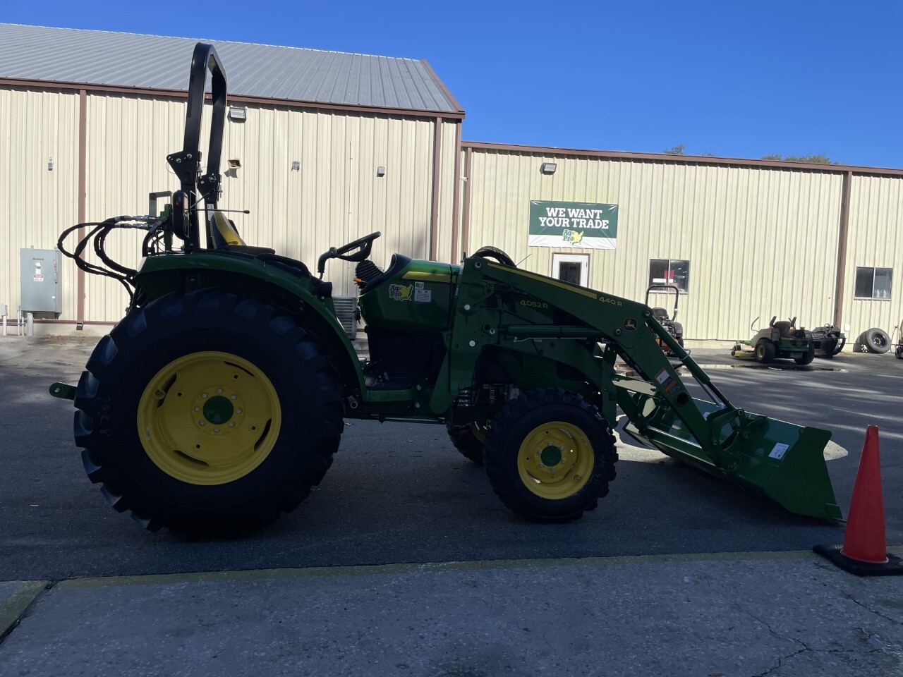 2023 John Deere 4052R Image 6