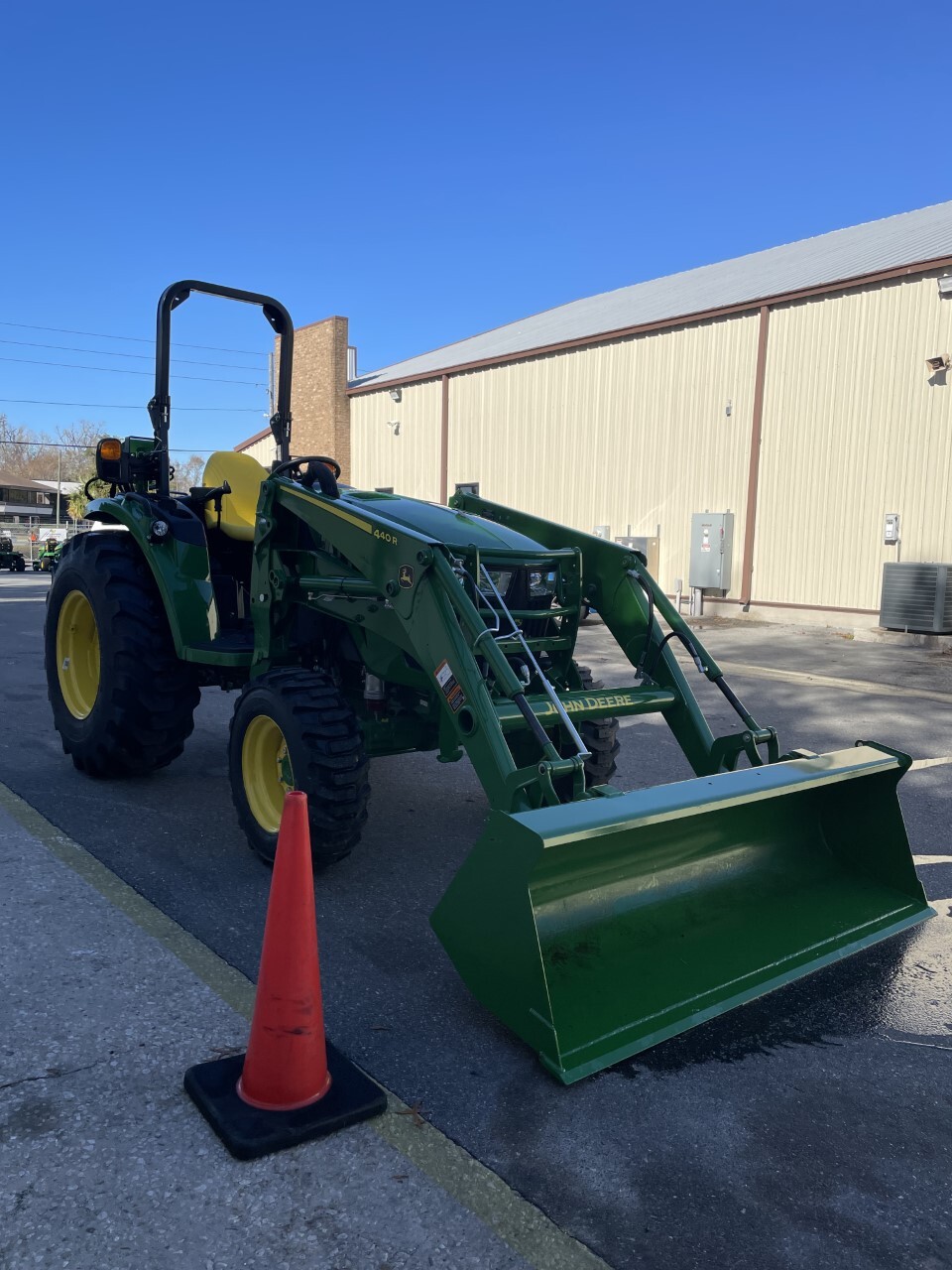 2023 John Deere 4052R Image 7