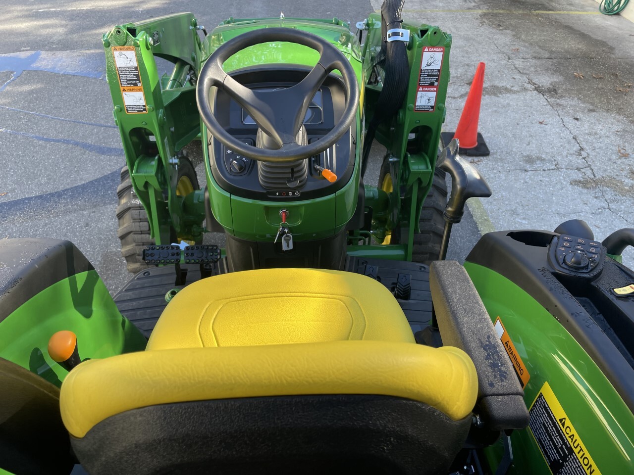 2023 John Deere 4052R Image 8