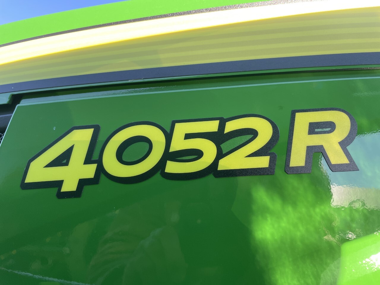 2023 John Deere 4052R Image 9