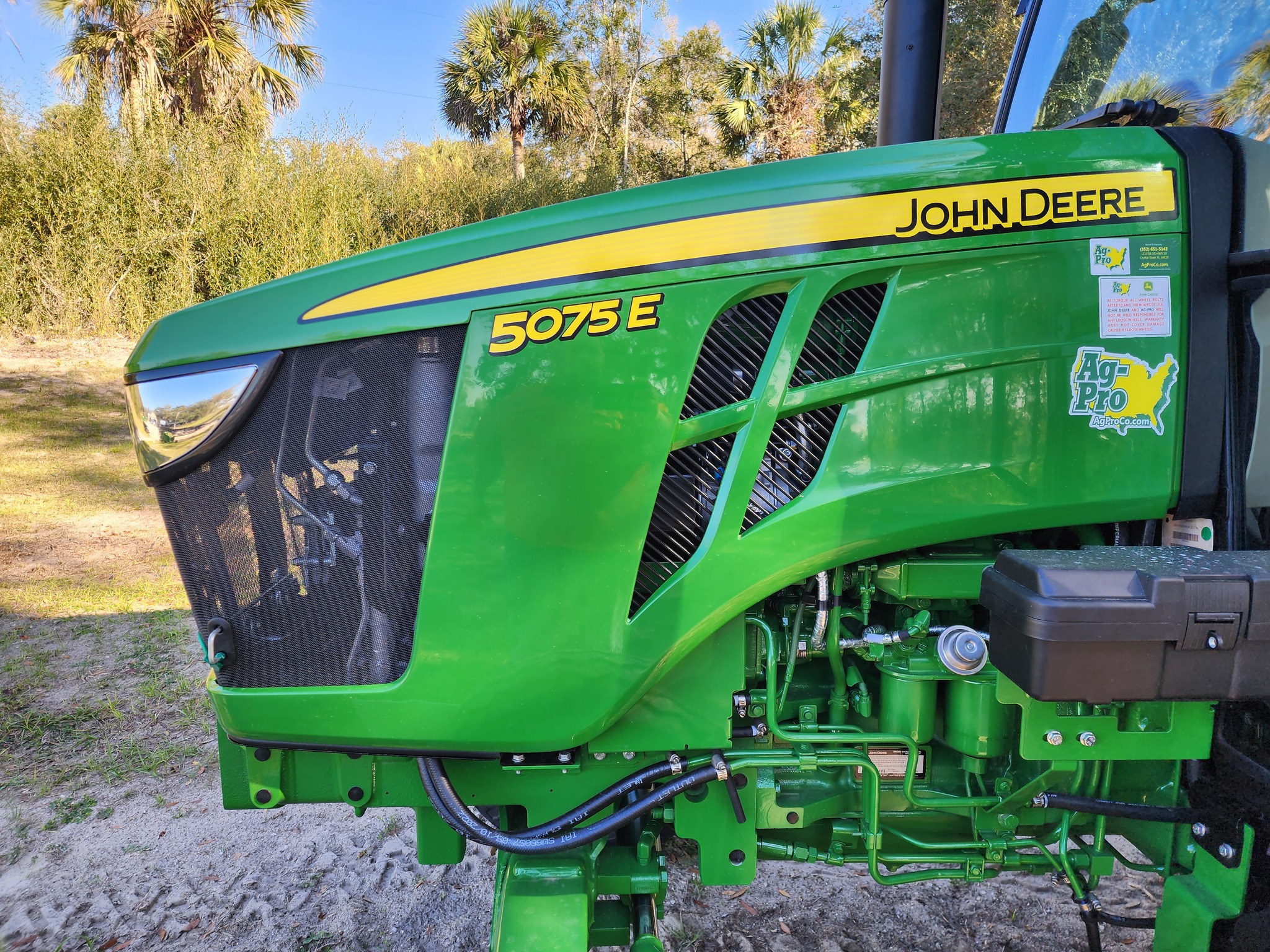2023 John Deere 5075E Image 2
