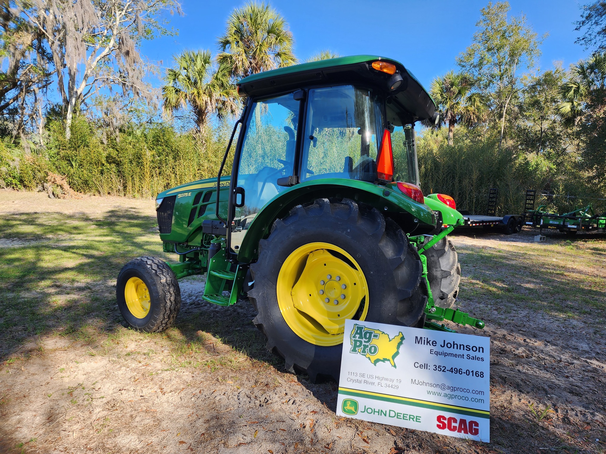 2023 John Deere 5075E Image 3