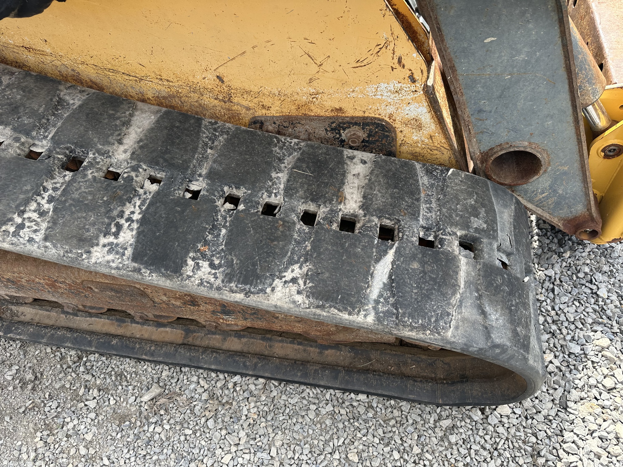 2011 John Deere 329D Image 3