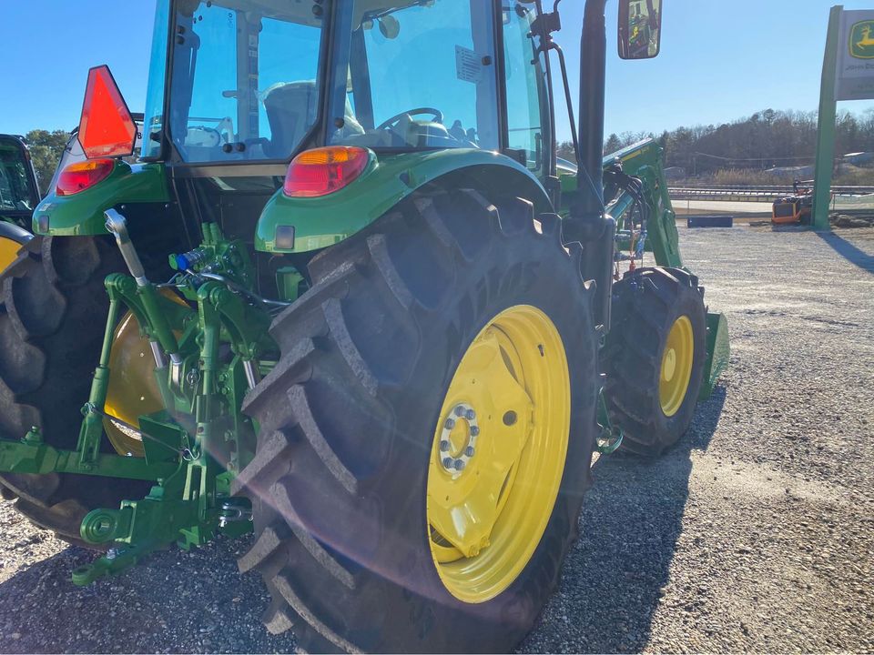 2024 John Deere 6105E Image 4