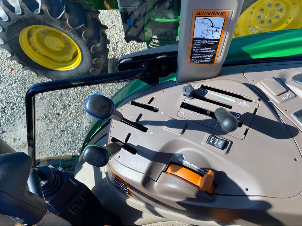 2024 John Deere 6105E Image 9