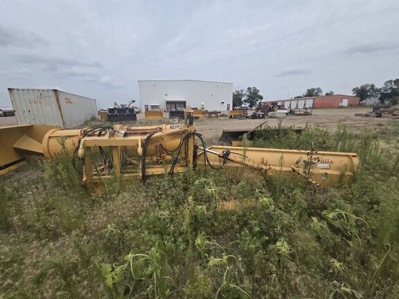 2006 John Deere 6145M