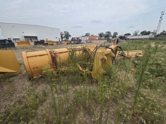 2006 John Deere 6145M