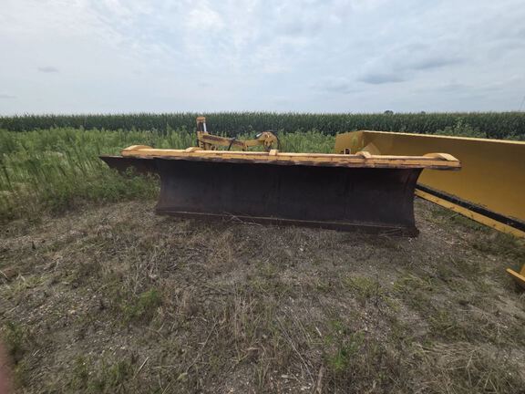 2006 John Deere 6145M