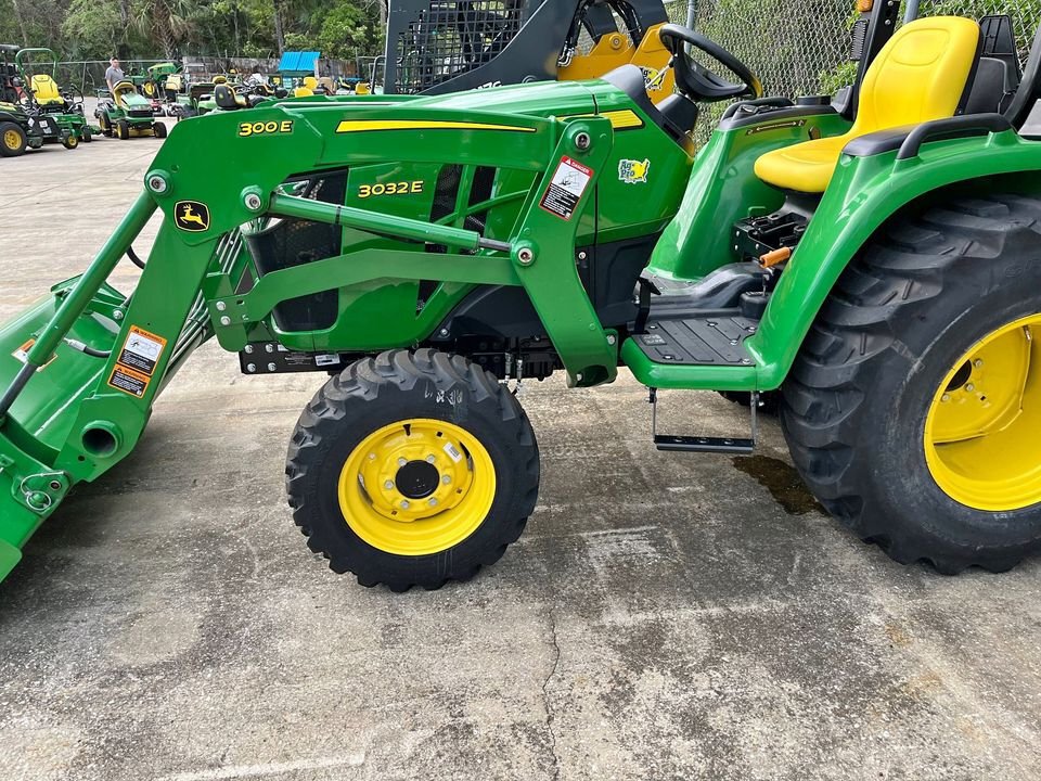 2023 John Deere 3032E Image 6