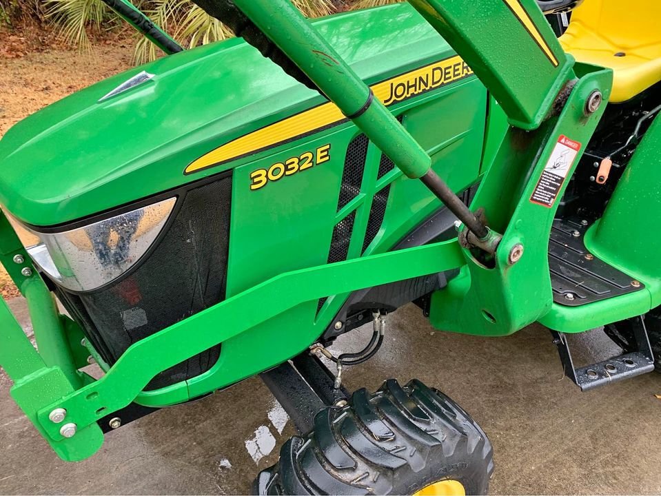 2023 John Deere 3032E Image 4