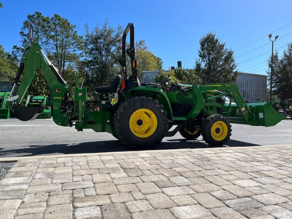 2023 John Deere 3032E Image 5