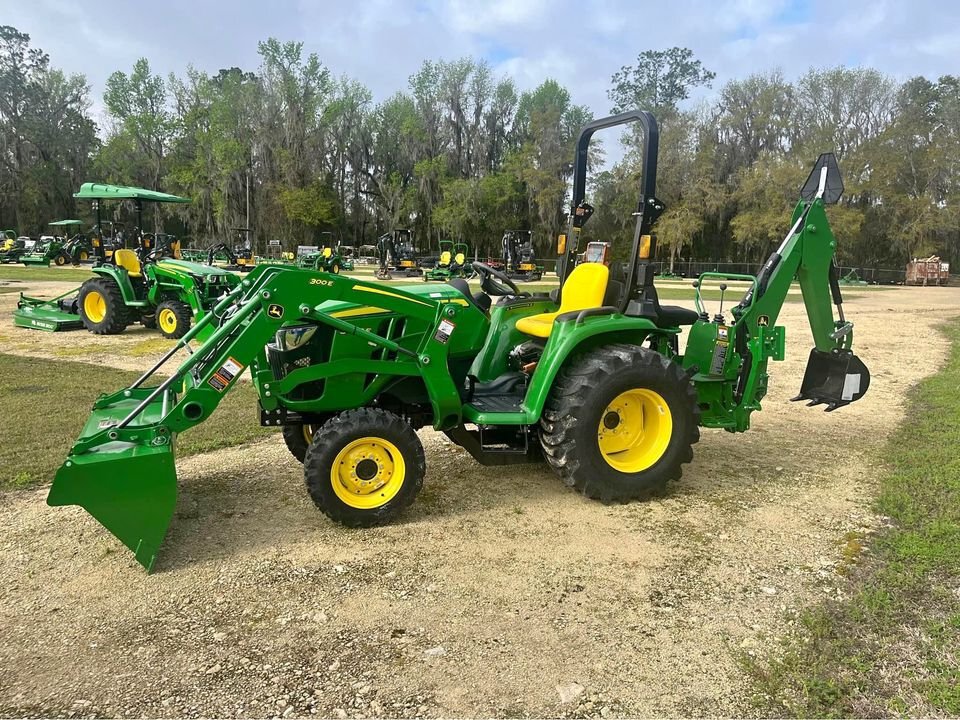 2023 John Deere 3032E Image 1