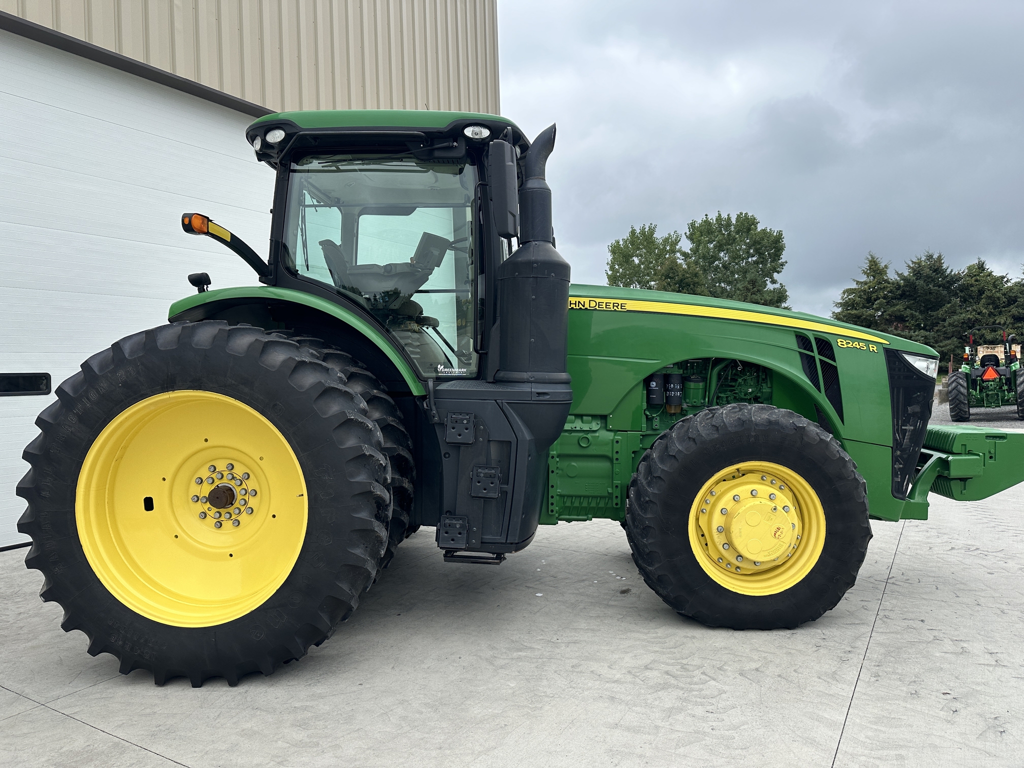 2019 John Deere 8245R Image 2