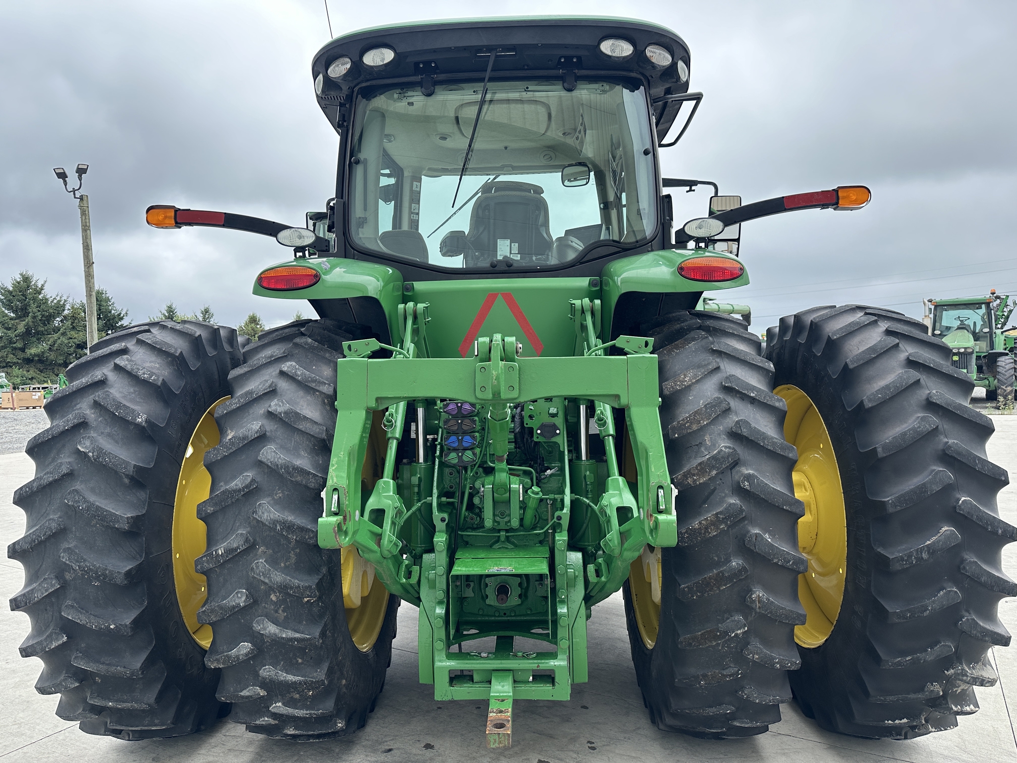 2019 John Deere 8245R Image 4